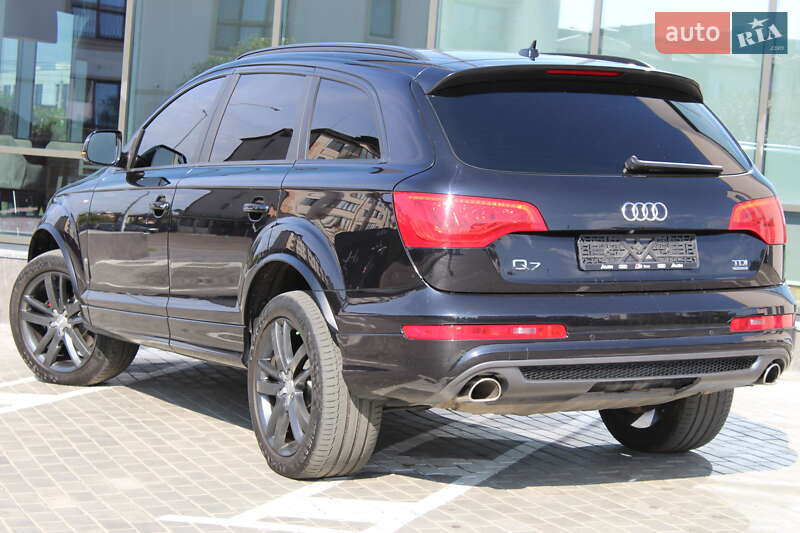 Позашляховик / Кросовер Audi Q7 2015 в Рівному