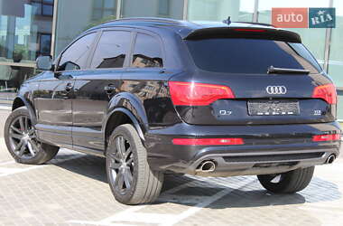 Позашляховик / Кросовер Audi Q7 2015 в 