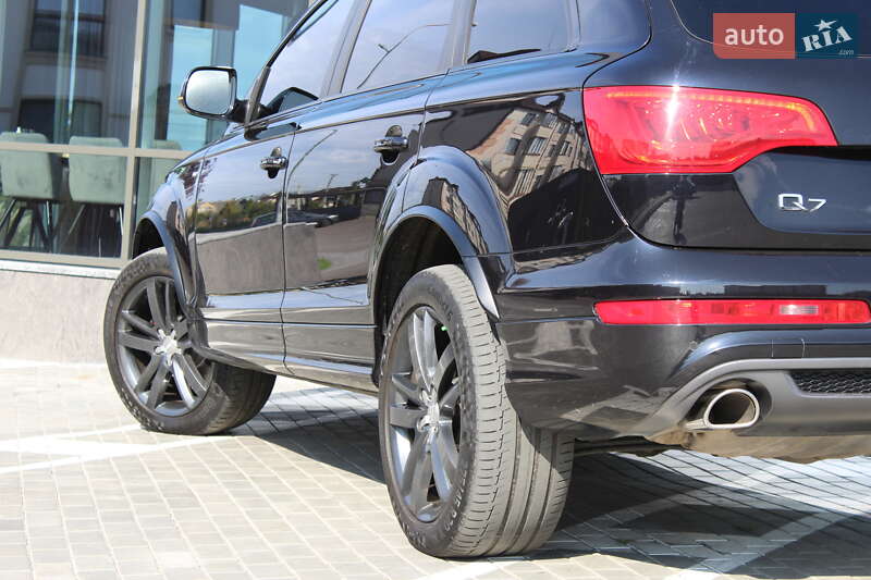 Позашляховик / Кросовер Audi Q7 2015 в Рівному