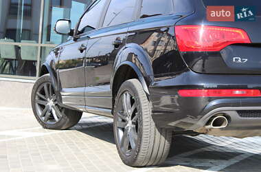Позашляховик / Кросовер Audi Q7 2015 в 