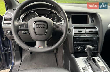 Позашляховик / Кросовер Audi Q7 2010 в 