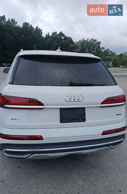 Внедорожник / Кроссовер Audi Q7 2021 в 