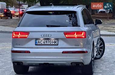 Позашляховик / Кросовер Audi Q7 2015 в 