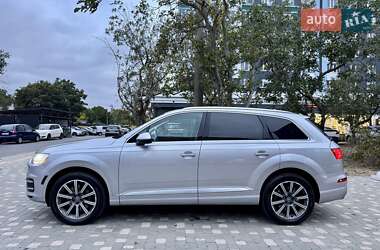 Позашляховик / Кросовер Audi Q7 2015 в 
