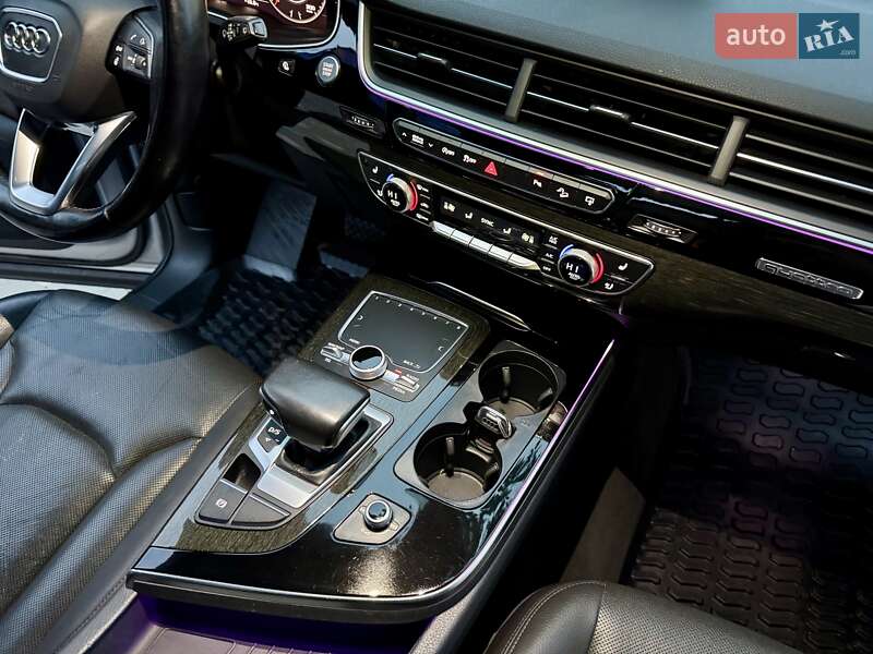 Внедорожник / Кроссовер Audi Q7 2015 в Одессе