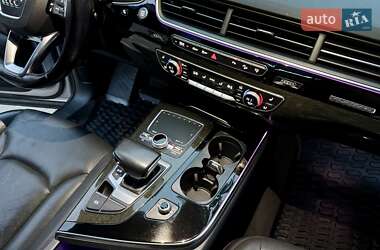 Позашляховик / Кросовер Audi Q7 2015 в 