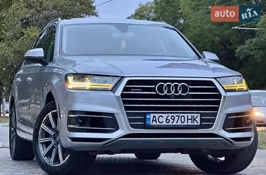 Позашляховик / Кросовер Audi Q7 2015 в 