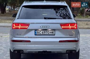 Позашляховик / Кросовер Audi Q7 2015 в 