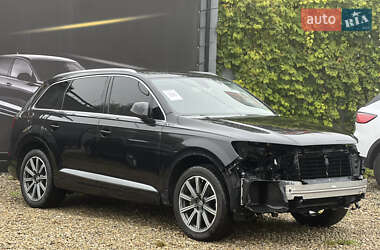 Внедорожник / Кроссовер Audi Q7 2017 в 