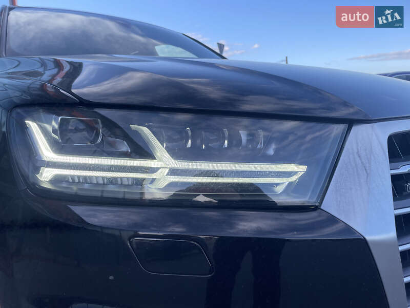 Внедорожник / Кроссовер Audi Q7 2017 в Ужгороде