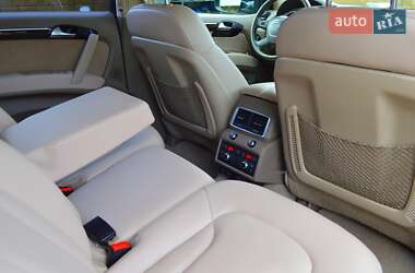 Внедорожник / Кроссовер Audi Q7 2010 в 