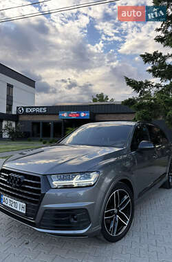 Позашляховик / Кросовер Audi Q7 2017 в Виноградові