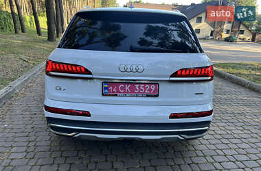 Позашляховик / Кросовер Audi Q7 2020 в 