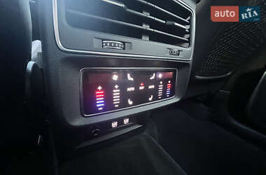 Позашляховик / Кросовер Audi Q7 2020 в 