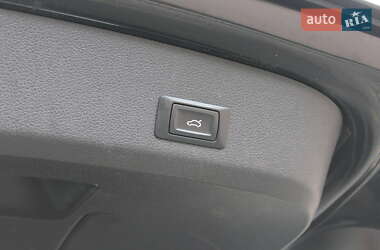 Позашляховик / Кросовер Audi Q7 2015 в 