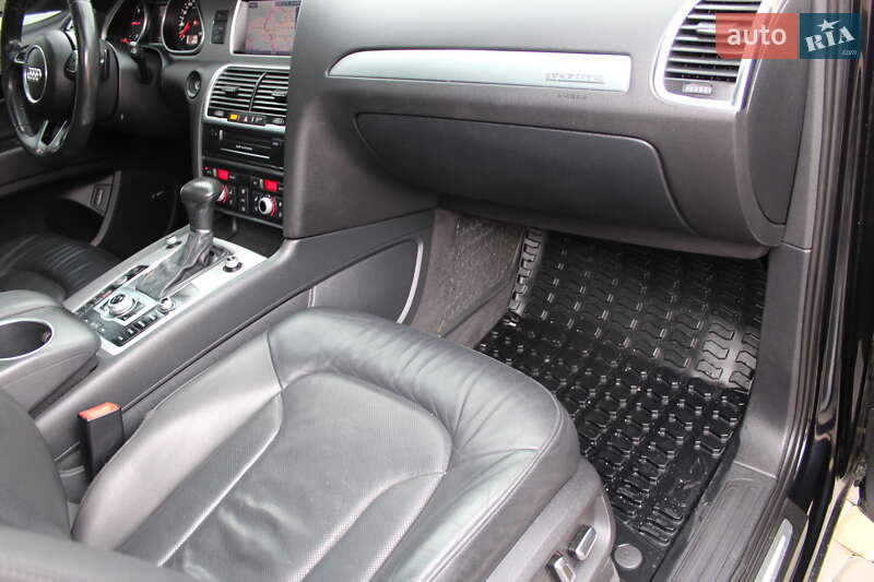 Позашляховик / Кросовер Audi Q7 2015 в Рівному
