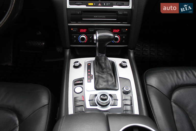 Позашляховик / Кросовер Audi Q7 2015 в Рівному