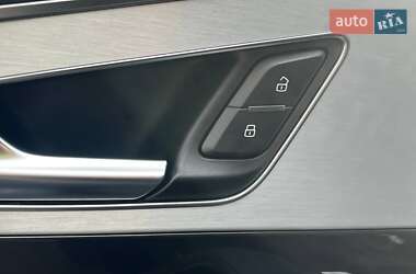 Позашляховик / Кросовер Audi Q7 2016 в 
