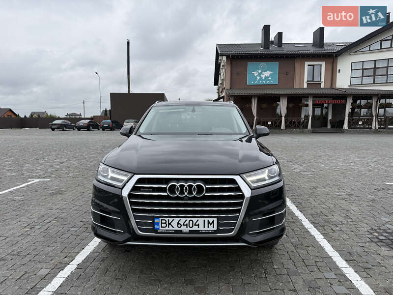 Позашляховик / Кросовер Audi Q7 2016 в 