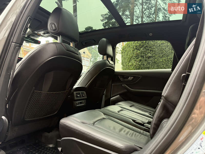 Позашляховик / Кросовер Audi Q7 2017 в Львові