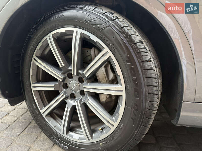 Позашляховик / Кросовер Audi Q7 2017 в Львові