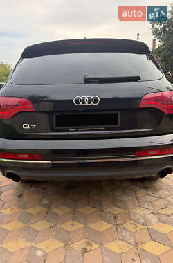 Позашляховик / Кросовер Audi Q7 2012 в 