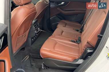 Позашляховик / Кросовер Audi Q7 2019 в 