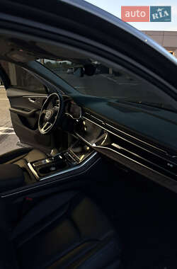 Внедорожник / Кроссовер Audi Q7 2020 в 