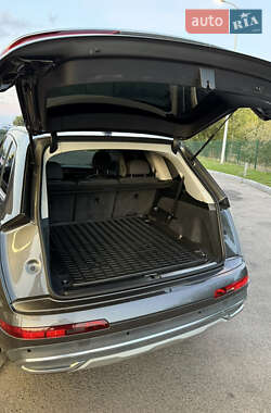Внедорожник / Кроссовер Audi Q7 2020 в 
