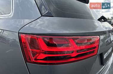 Внедорожник / Кроссовер Audi Q7 2016 в 
