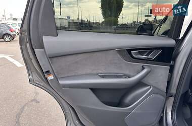 Внедорожник / Кроссовер Audi Q7 2016 в 