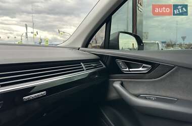 Внедорожник / Кроссовер Audi Q7 2016 в 