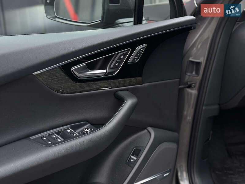 Позашляховик / Кросовер Audi Q7 2018 в Луцьку