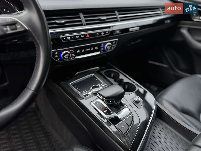 Позашляховик / Кросовер Audi Q7 2018 в Луцьку