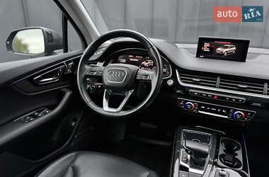 Внедорожник / Кроссовер Audi Q7 2018 в 