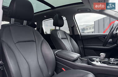 Внедорожник / Кроссовер Audi Q7 2018 в 