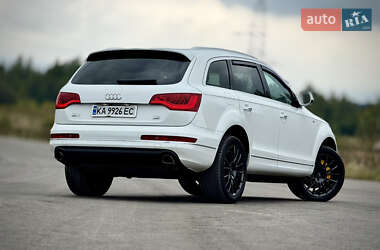Позашляховик / Кросовер Audi Q7 2013 в 