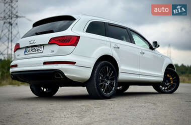 Позашляховик / Кросовер Audi Q7 2013 в 