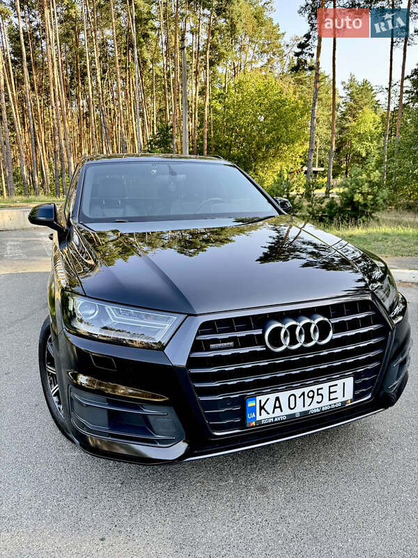 Внедорожник / Кроссовер Audi Q7 2017 в 