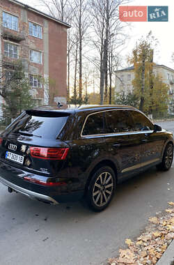 Внедорожник / Кроссовер Audi Q7 2017 в 
