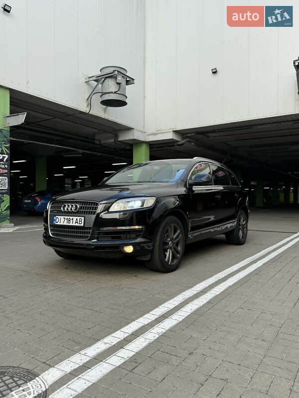 Позашляховик / Кросовер Audi Q7 2006 в 
