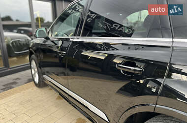 Позашляховик / Кросовер Audi Q7 2022 в 
