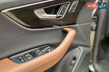Позашляховик / Кросовер Audi Q7 2022 в 