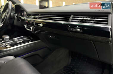Позашляховик / Кросовер Audi Q7 2016 в 