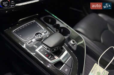 Позашляховик / Кросовер Audi Q7 2016 в 