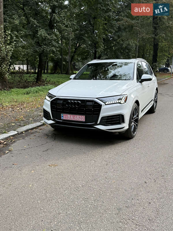 Позашляховик / Кросовер Audi Q7 2020 в 