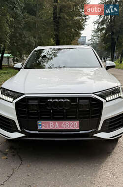 Позашляховик / Кросовер Audi Q7 2020 в 