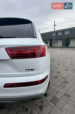 Позашляховик / Кросовер Audi Q7 2016 в 