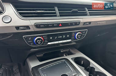 Позашляховик / Кросовер Audi Q7 2016 в 
