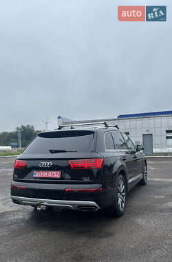 Внедорожник / Кроссовер Audi Q7 2017 в 